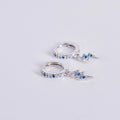 Aros Rayo Plata 925 Rodida y Circonitas Azules  sobre fondo blanco