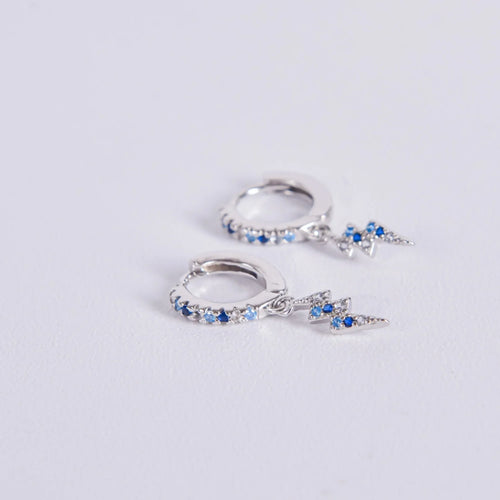 Aros Rayo Plata 925 Rodida y Circonitas Azules  sobre fondo blanco