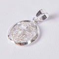 Colgante de la Cruz de Caravaca en plata de ley 925 con acabado pulido, medidas 19x13mm, joyería de protección selección Aura Plena.