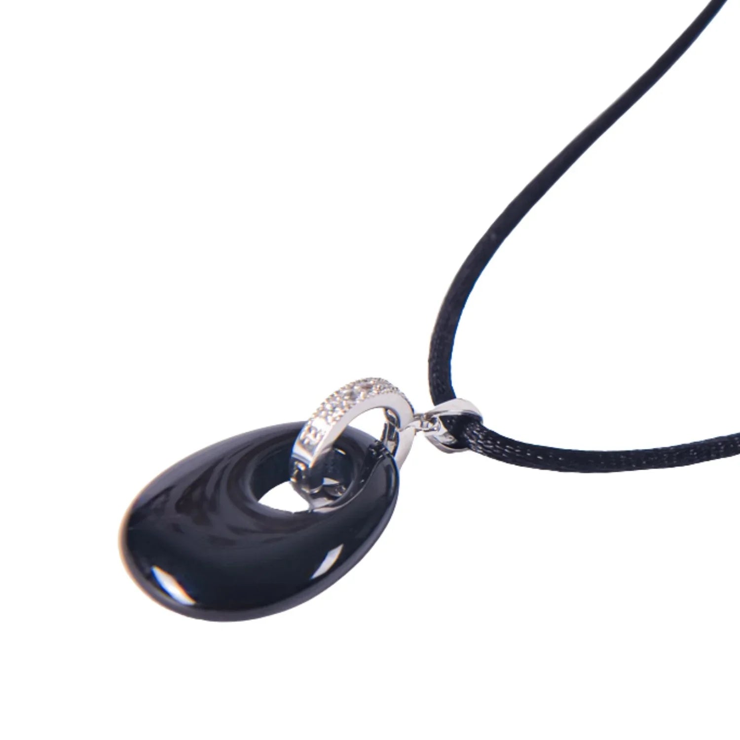 Colgante de piedra ónix negro ovalada con asa de plata rodiada hipoalergénico, selección Aura Plena