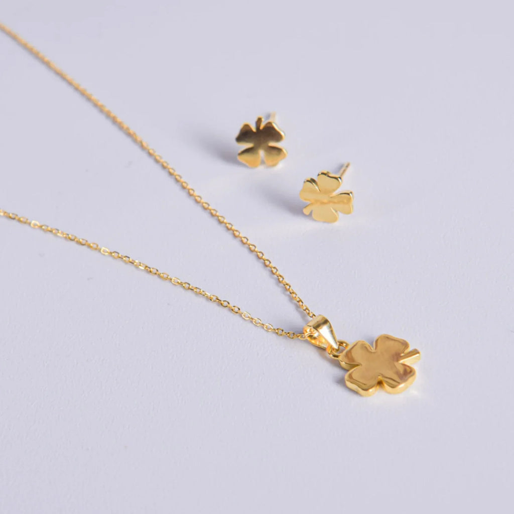 Conjunto de pendientes y collar de trébol de cuatro hojas en plata de ley 925 con baño de oro, hipoalergénico, selección Aura Plena.