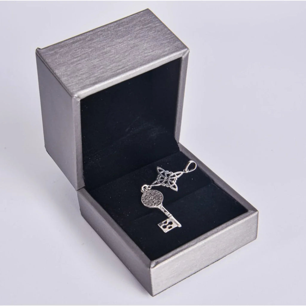 Dije Nudo de Buja y San Benito en plata esterlina