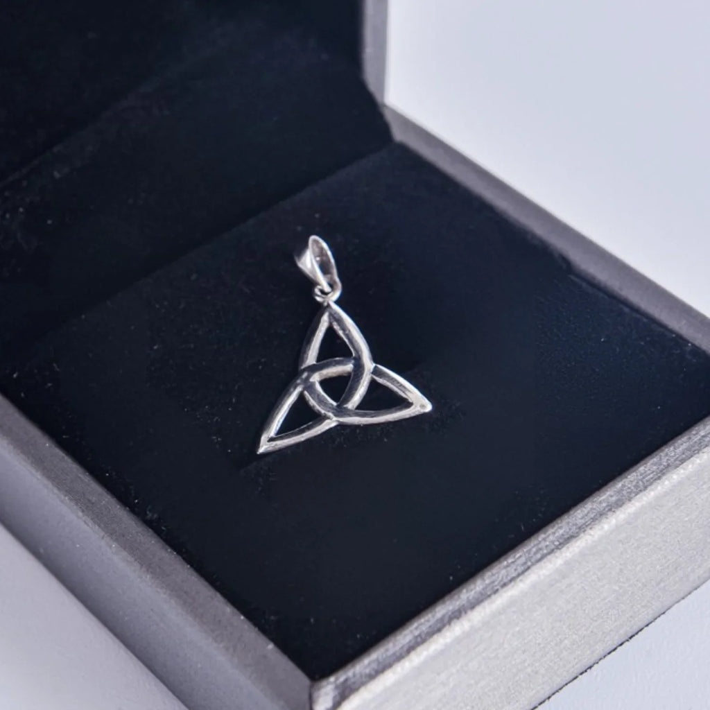 Dije Triquete en Plata 925