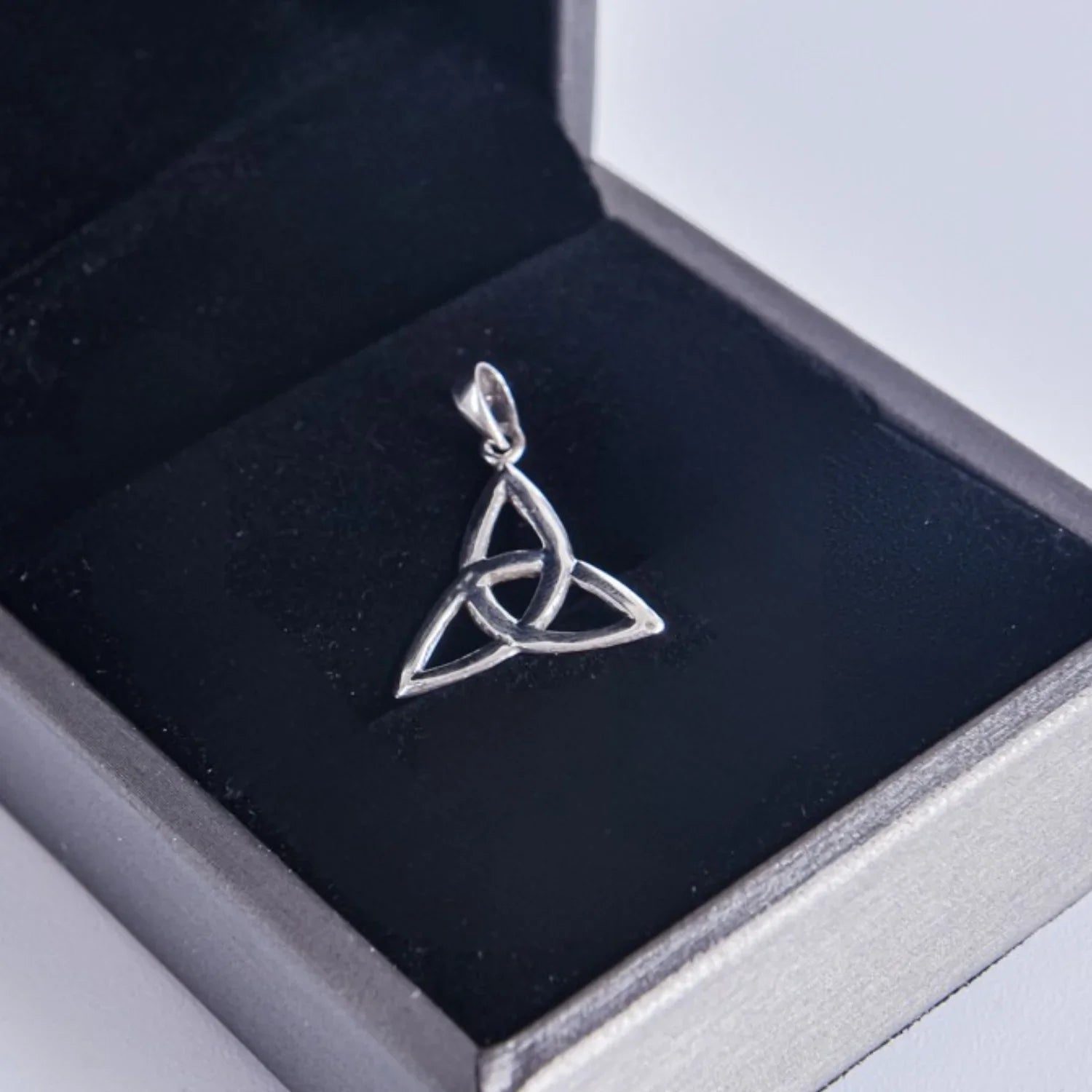 Dije Triquete en Plata 925