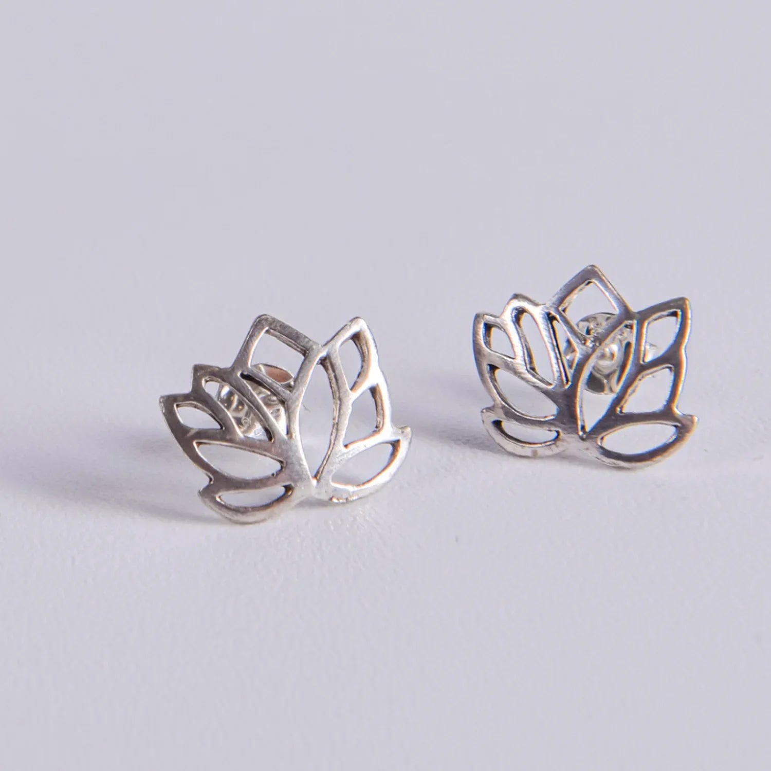 Pendientes Flor de Loto en Plata de Ley 925-11 mm