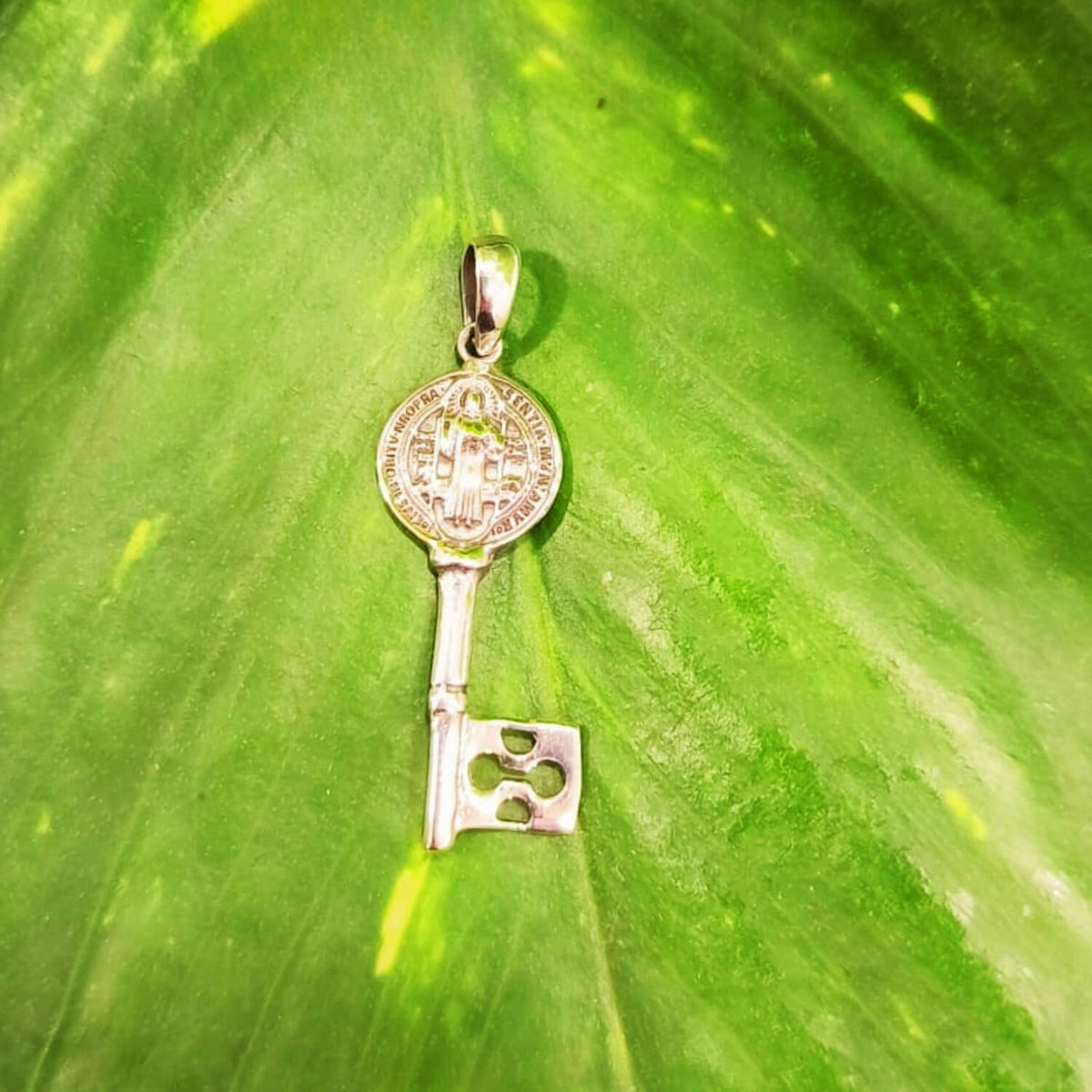 Colgante llave de San Benito en plata 925 Aura Plena