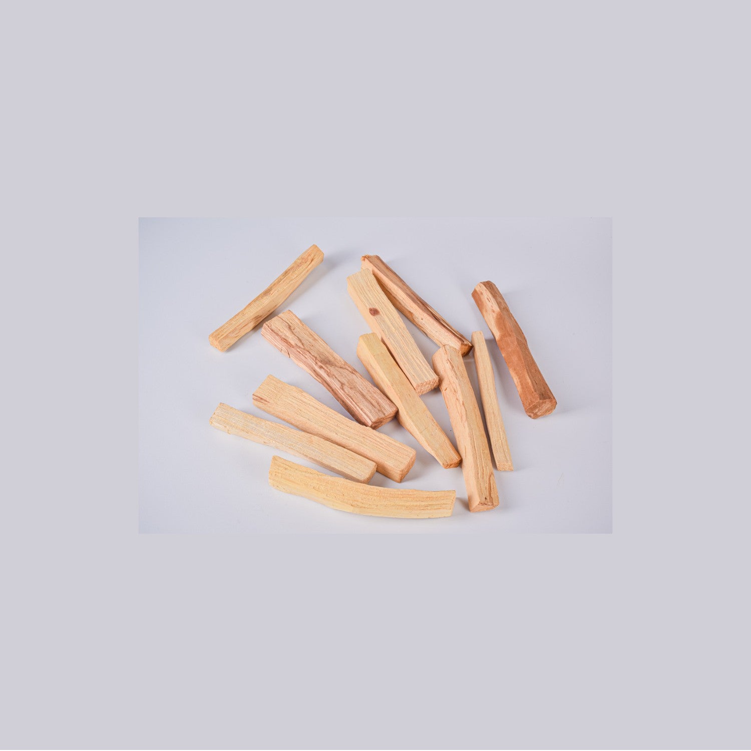 Palo santo natural de Perú en bolsa kraft — Bursera graveolens sostenible Aura Plena