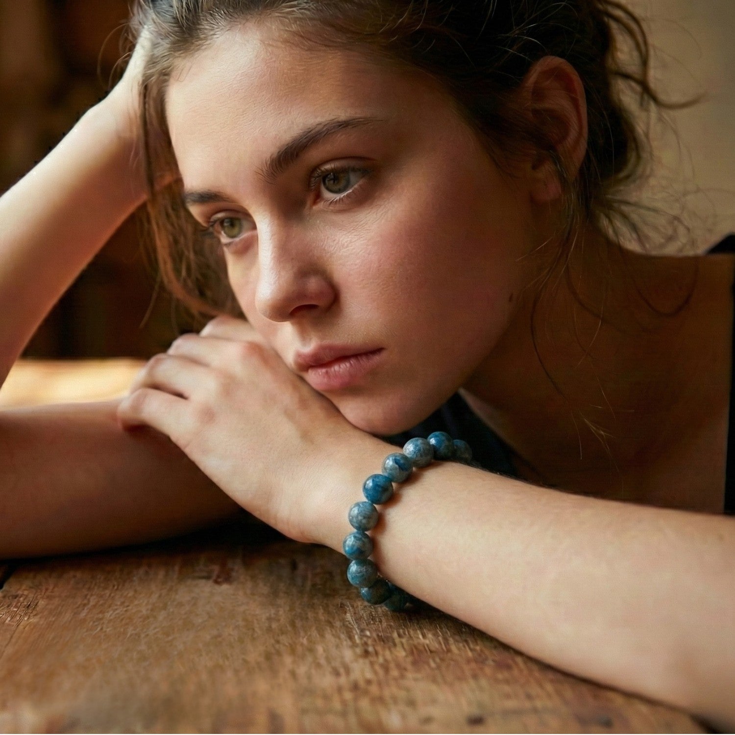 Pulsera Apatito azul natural.  Piedra del enfoque, fuerza de voluntad y motivación.
