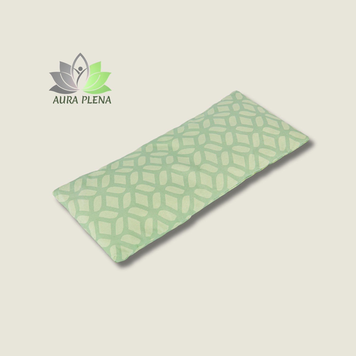 Saco térmico terapéutico de semillas y lavanda marca Aura Plena. Modelo con funda lavable de algodón en estampado geométrico verde.
